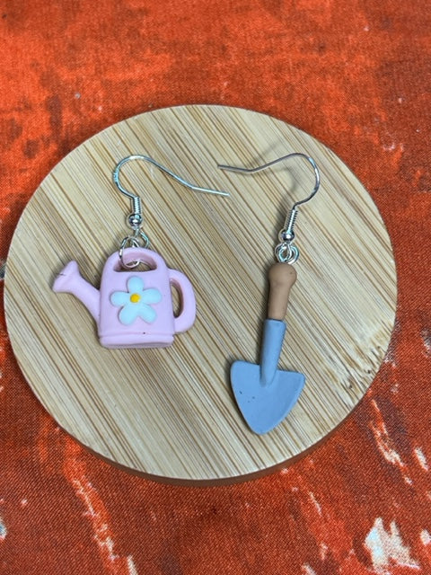 Gardening shovel with watering pitcher Earrings