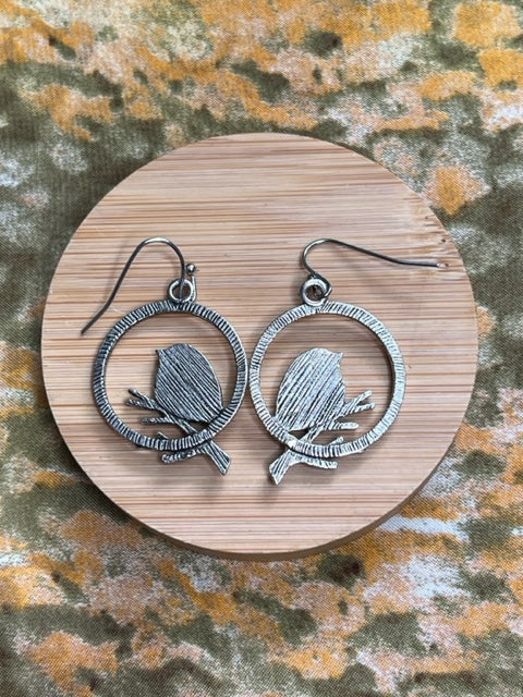 Branch small bird design earrings