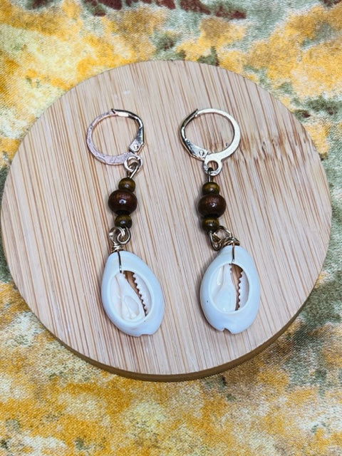 Cowrie with brown beads Earrings