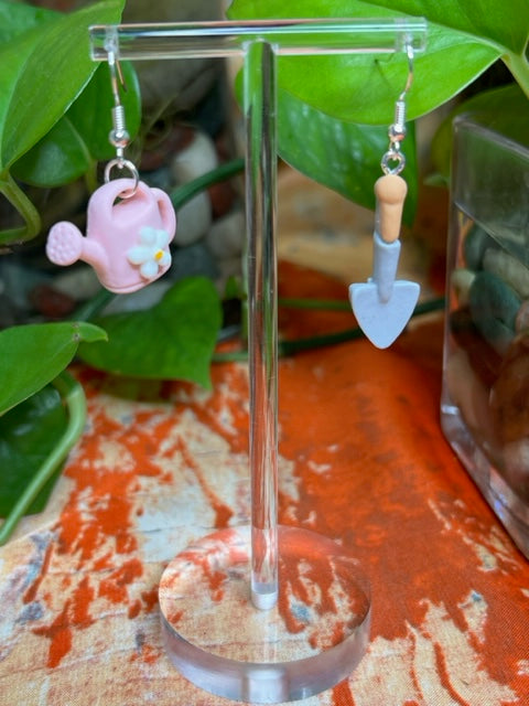 Gardening shovel with watering pitcher Earrings