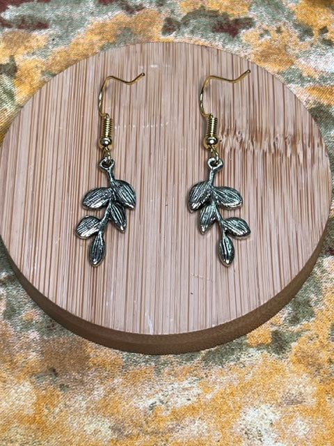 Twig Design Green Earrings